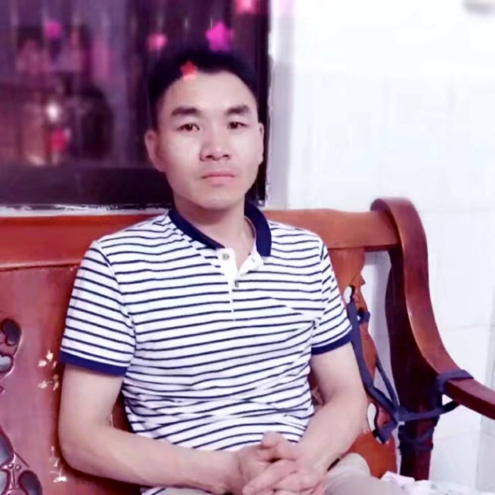 落寂回首的照片