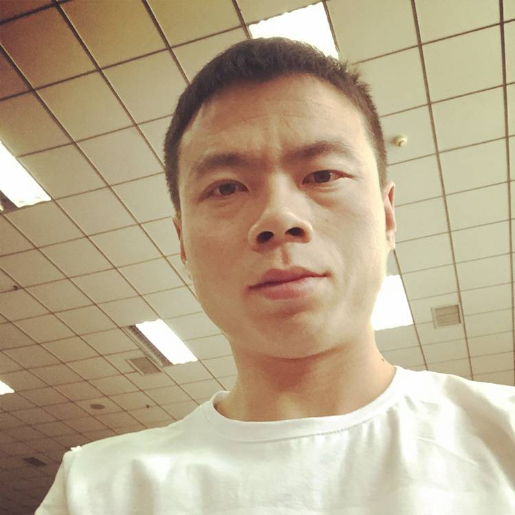 孝顺闻红酒的照片