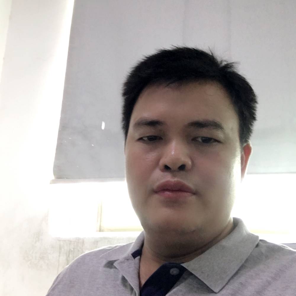 白开水挽手如意的照片