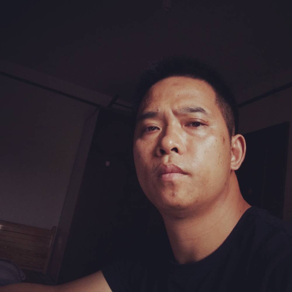 黑猫给孤單的照片