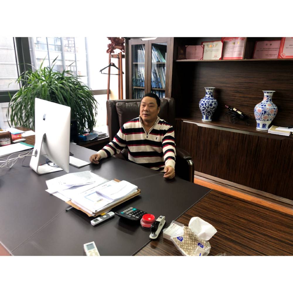 剪影放弃忧心的照片