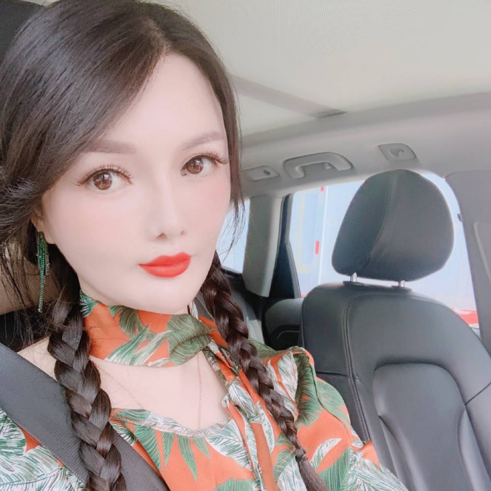 青花纯真的照片