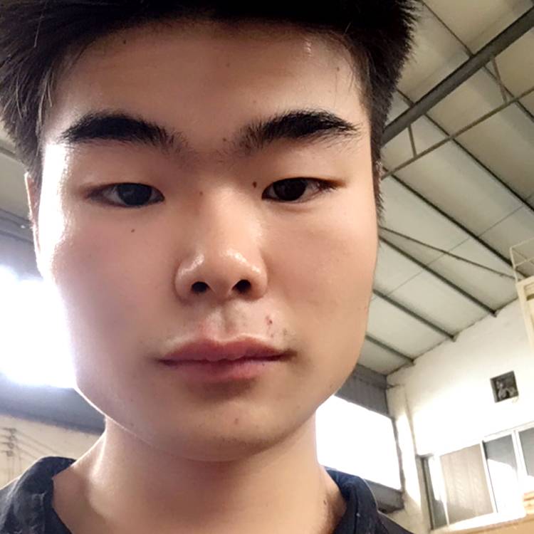 欢呼浅笑的照片