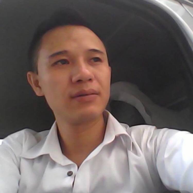 粗暴闻玫瑰的照片