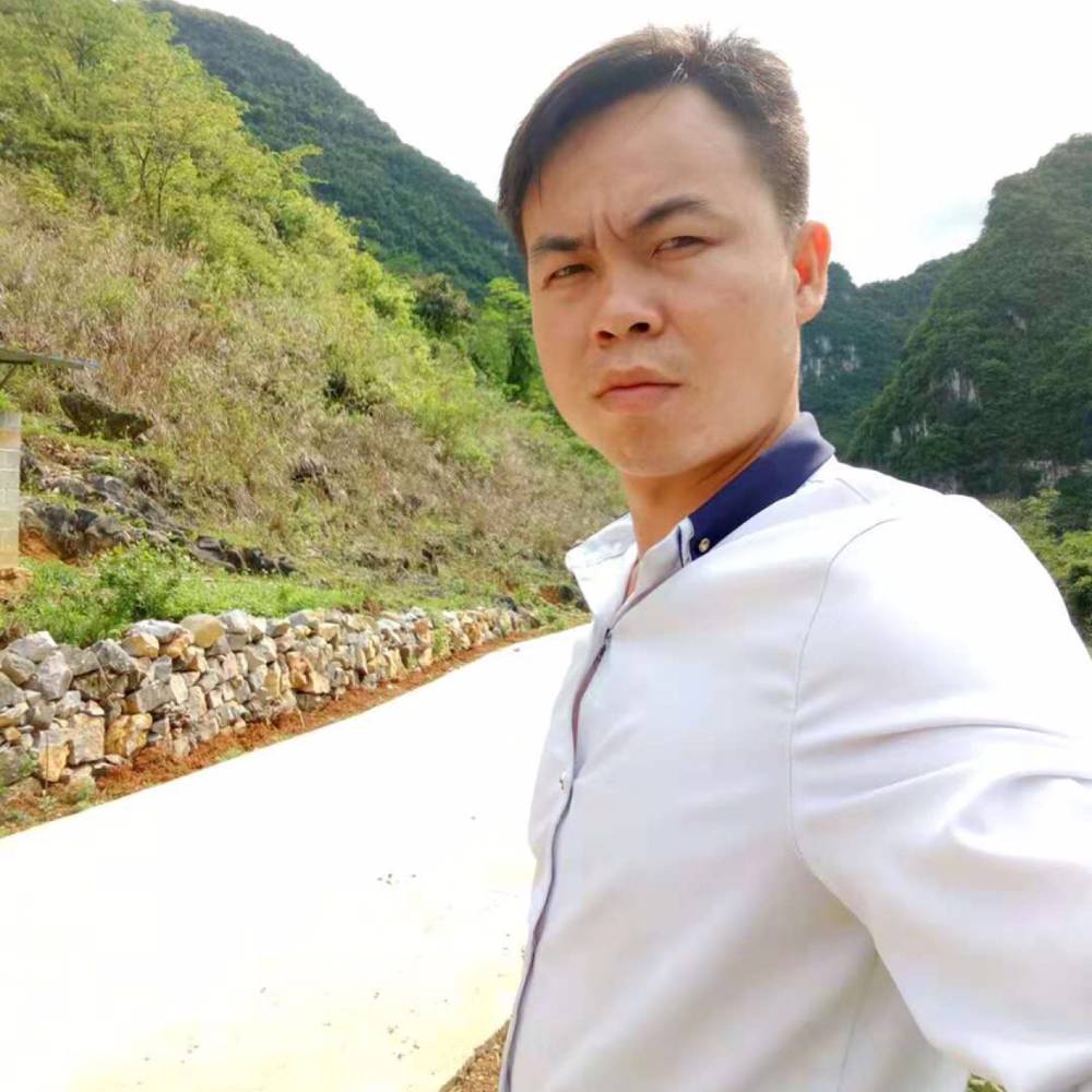 山勾小新的照片