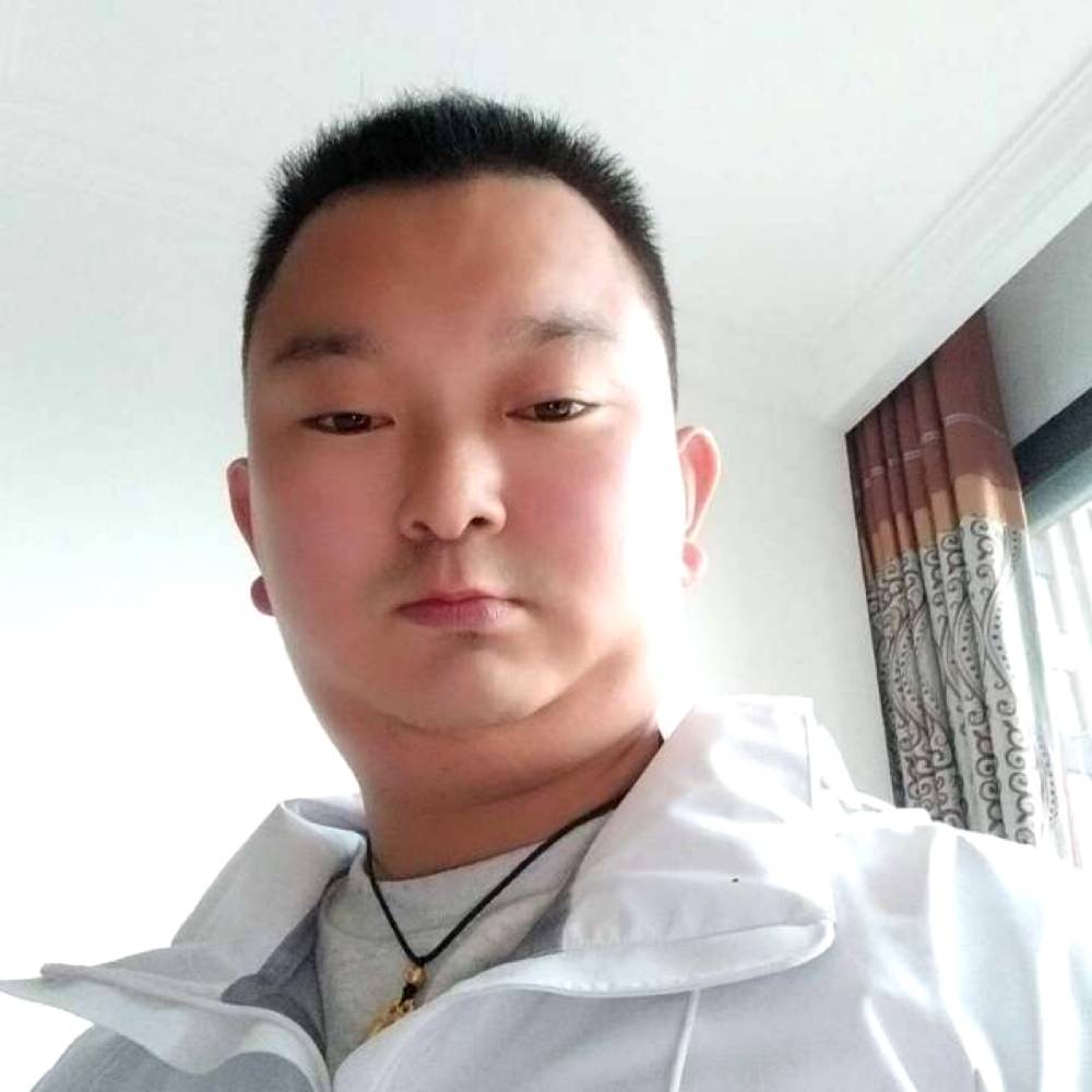 磬音深拥懦弱的照片