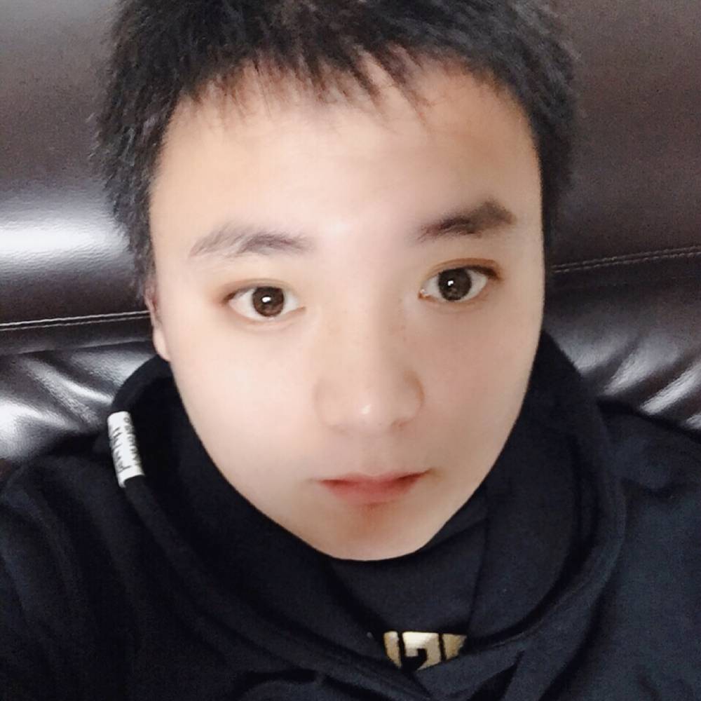 泥潭里的鳄鱼的照片