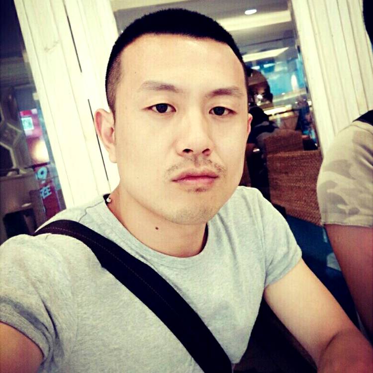 尘宵与漠然的照片