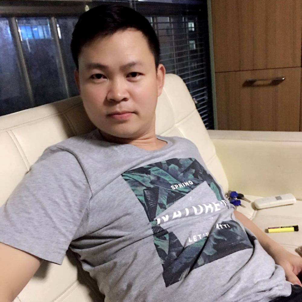 伤过的男生的照片