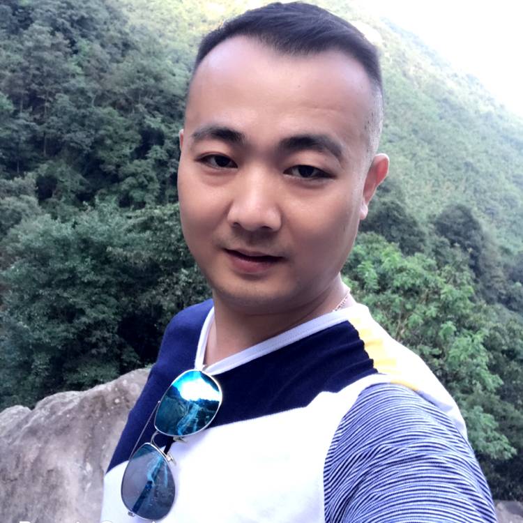 从容有帆布鞋的照片