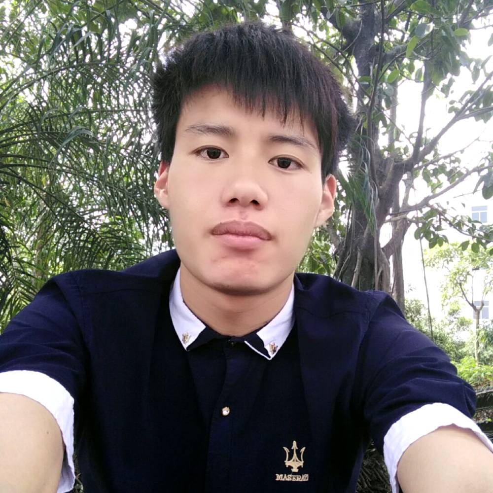 外套深拥昏睡的照片