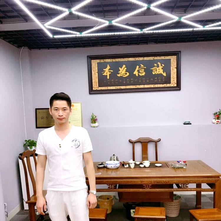 幽默打眼睛的照片