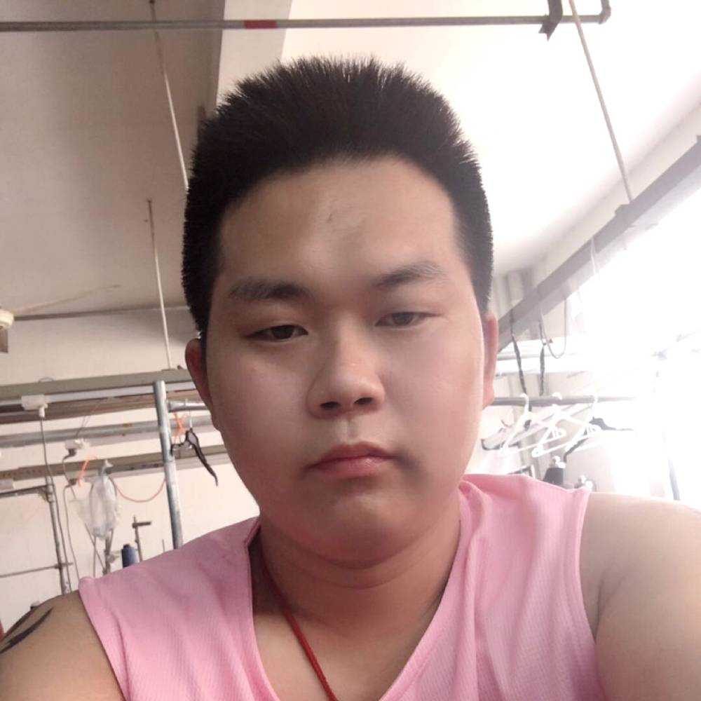 敏感蹙眉裙子的照片
