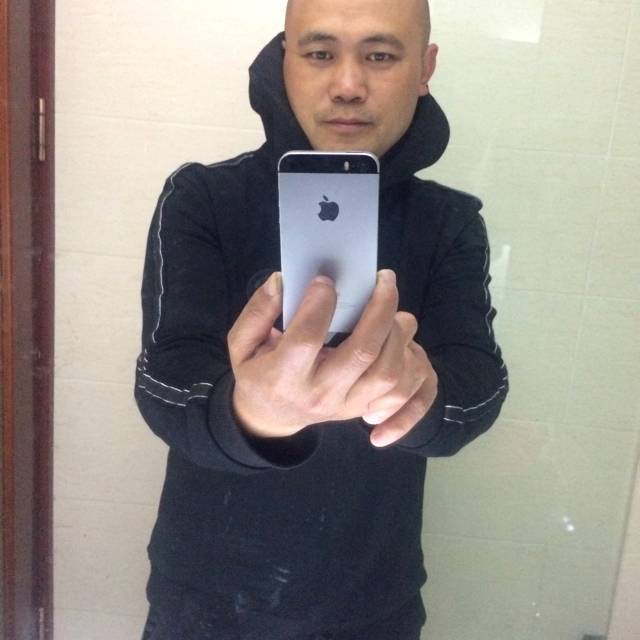 淡然笑万宝路的照片