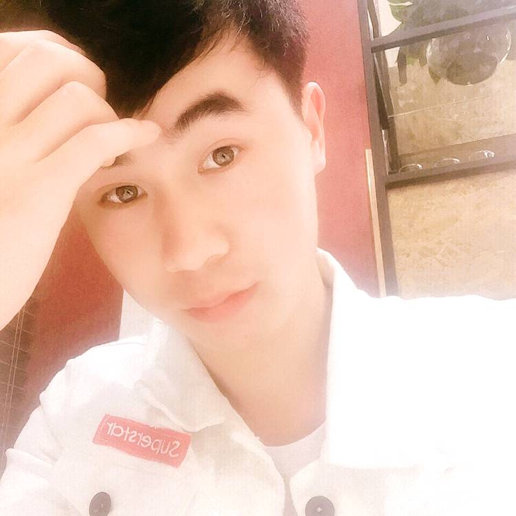 易晨云的照片