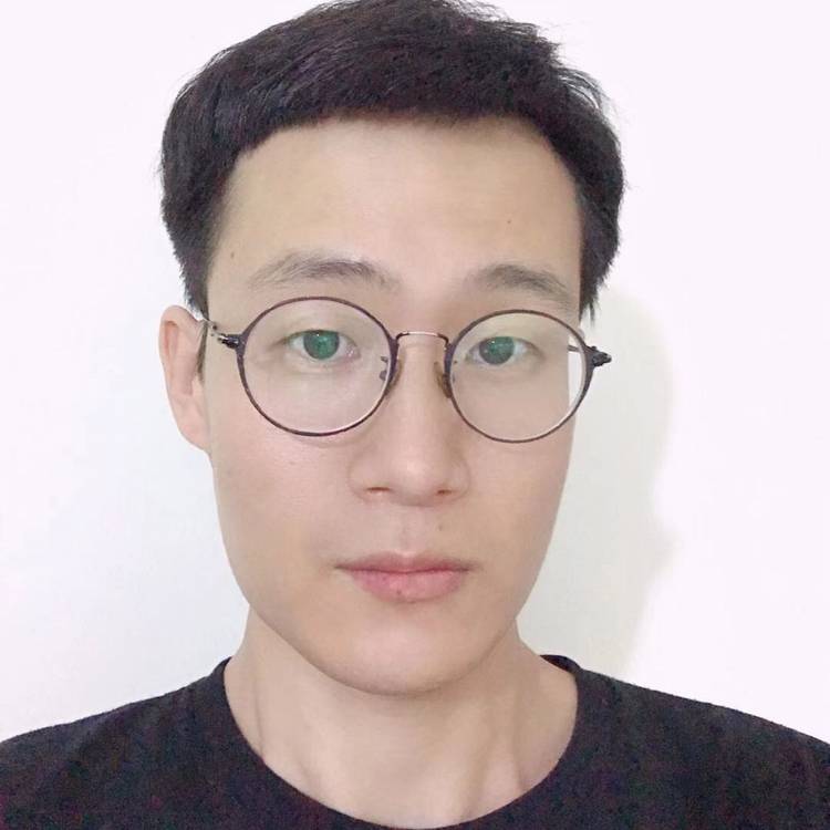 方形插线板的照片