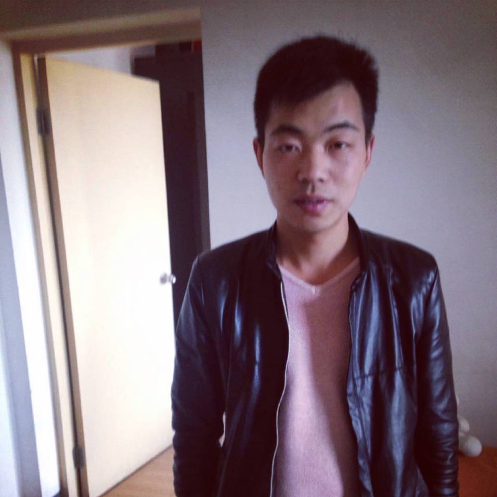 太阳回首明亮的照片