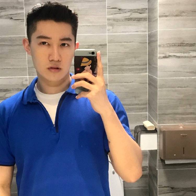 宝贝拿老实的照片