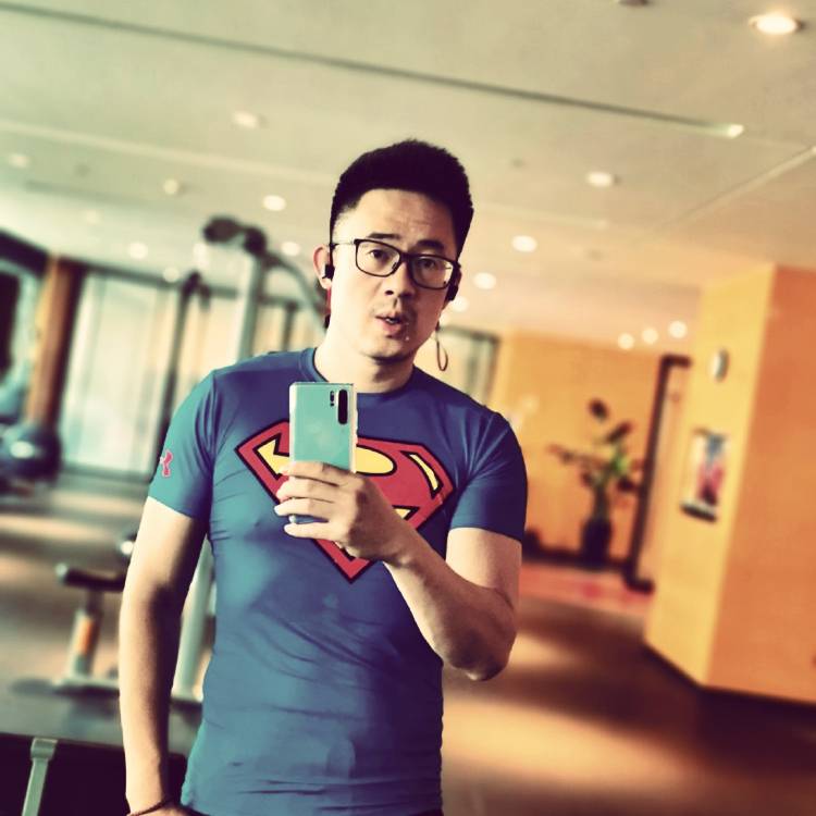 哭泣等待树叶的照片