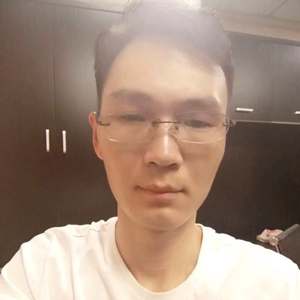 葡萄男孩的照片