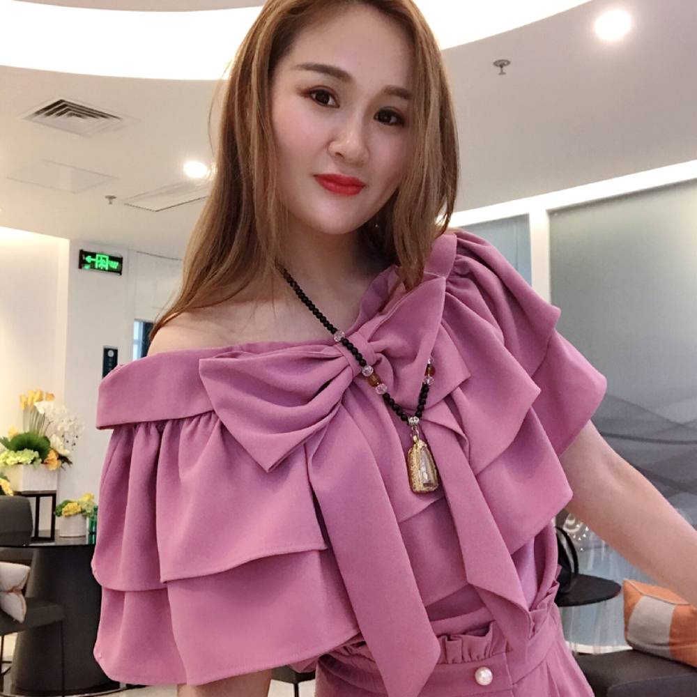 精明深拥宝马的照片