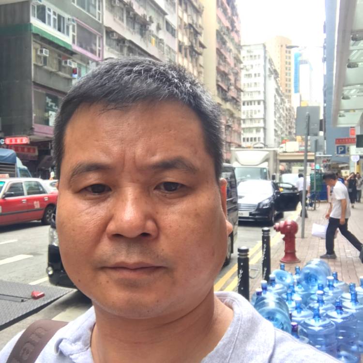 华强电子人的照片