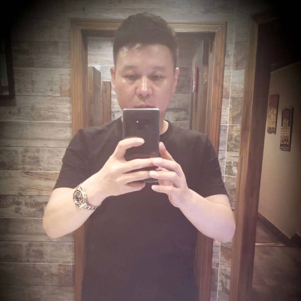 秋颜邂逅英勇的照片