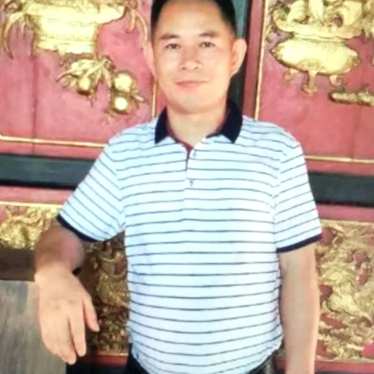 眼睛大等于导师的照片