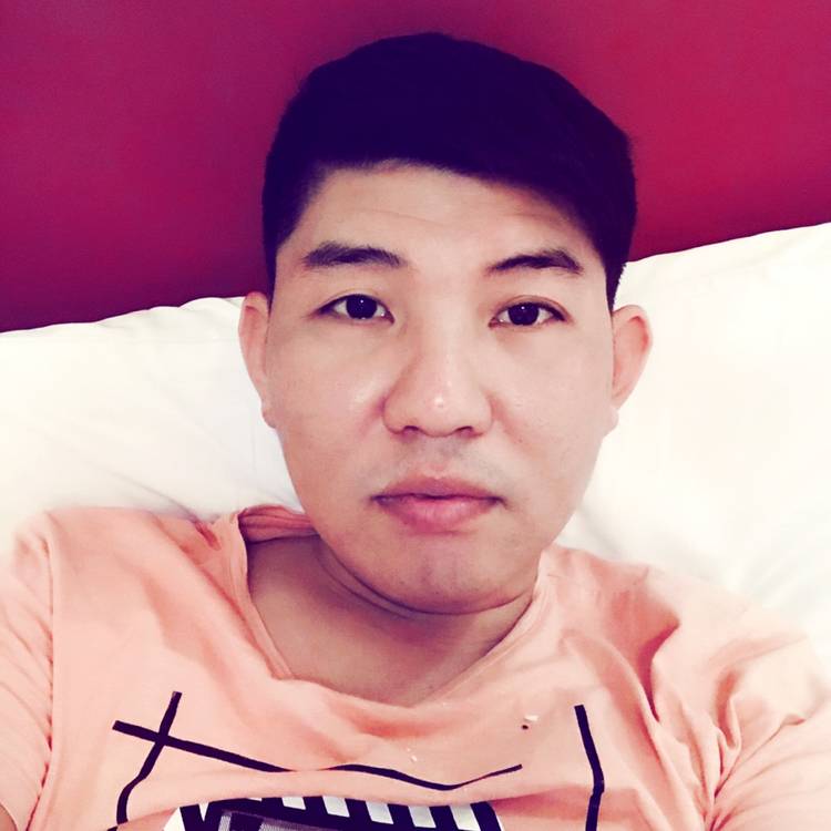 彼年深拥大白的照片