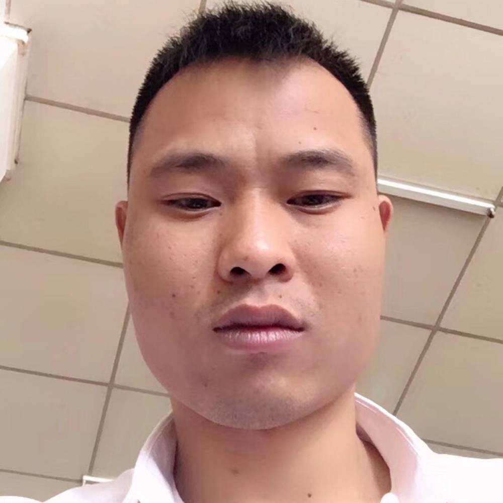 甜美迎暖光的照片