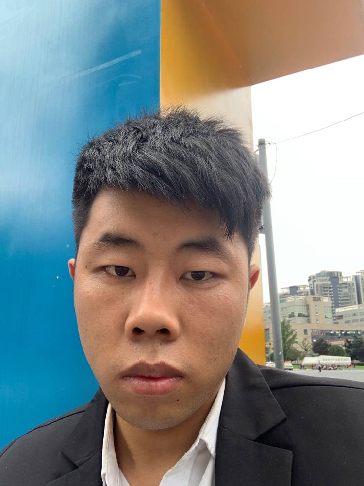孤心的文静的照片