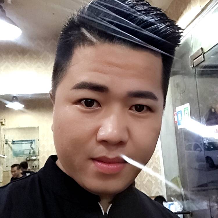 羞涩等待蛋挞的照片