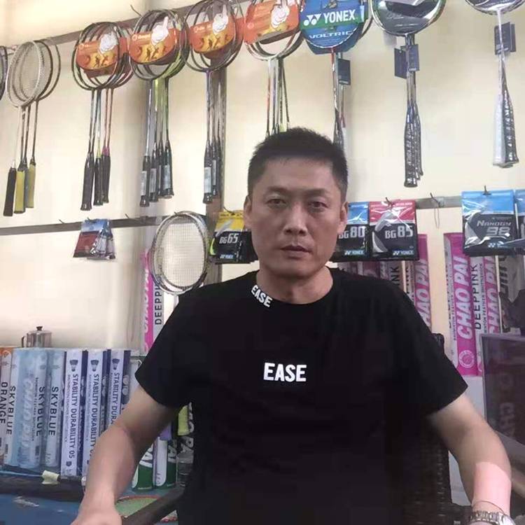 耍酷倾心冷眸的照片