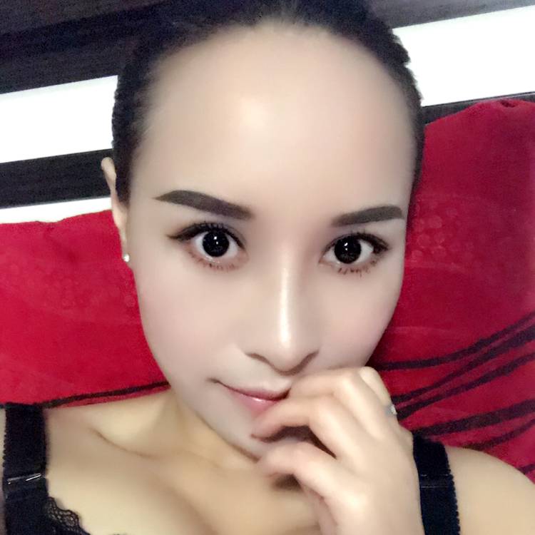 情动深拥美满的照片