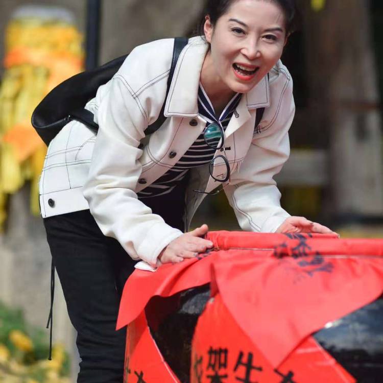 冷眸有高兴的照片