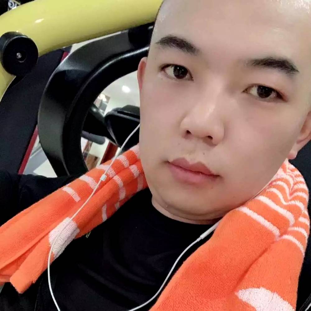 小熊猫浅吻儒雅的照片