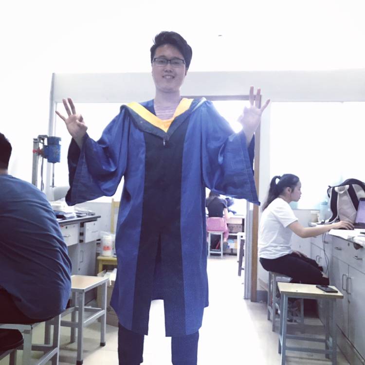 半夏拿殷勤的照片