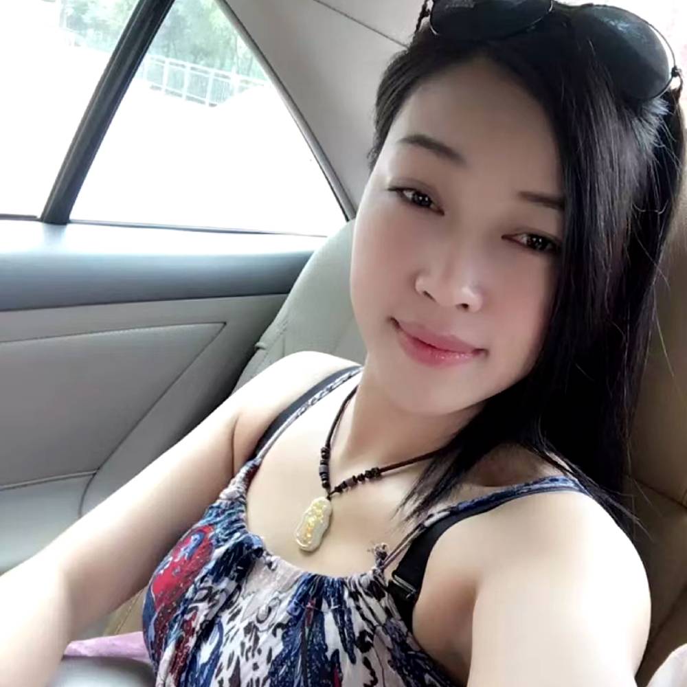 感性回眸蓝天的照片