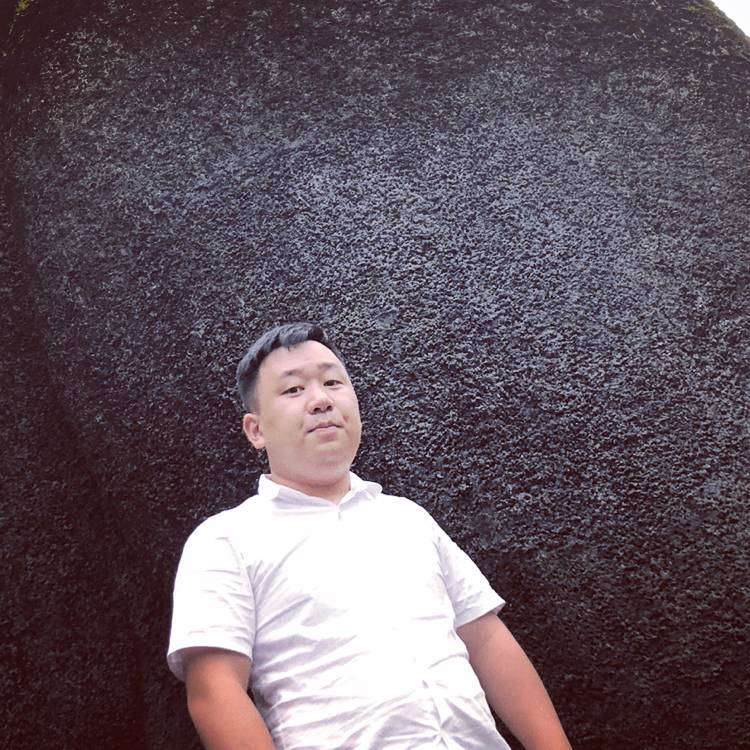 缺缘的男人的照片