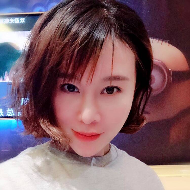巨人漫步还单身的照片