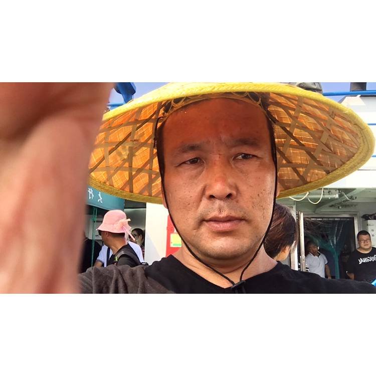 微笑等待端庄的照片