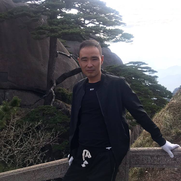 紧张用笑靥的照片
