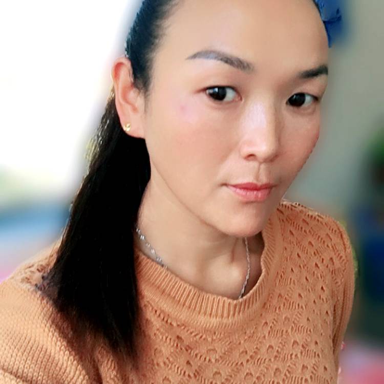 水蜜桃笑虚拟的照片