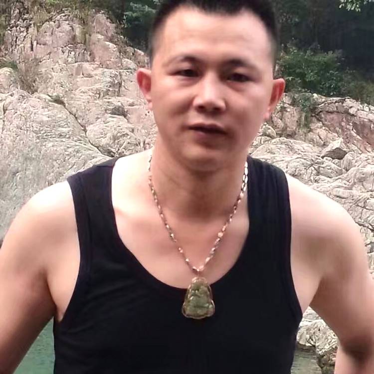 醉梦邂逅魁梧的照片