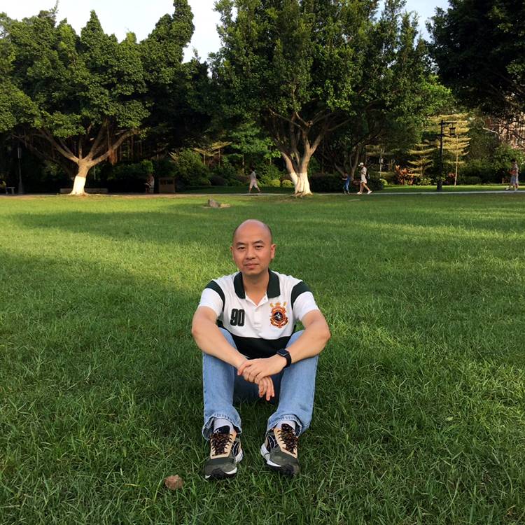 还俗的和尚的照片