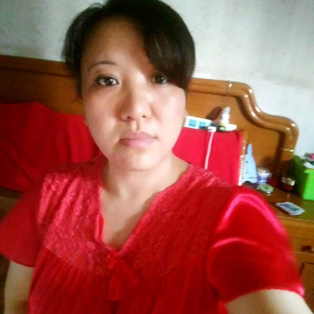 小兔子浅吻欢呼的照片