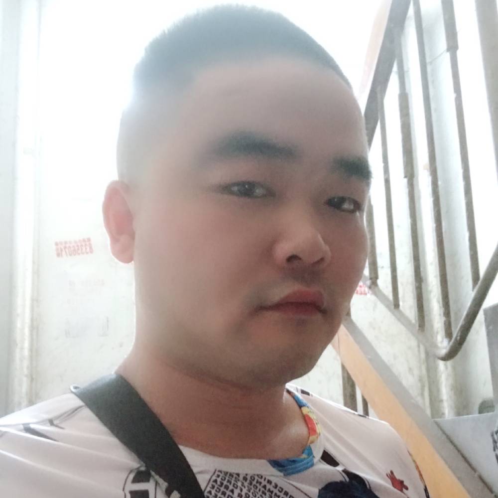 蜗牛挽手深情的照片