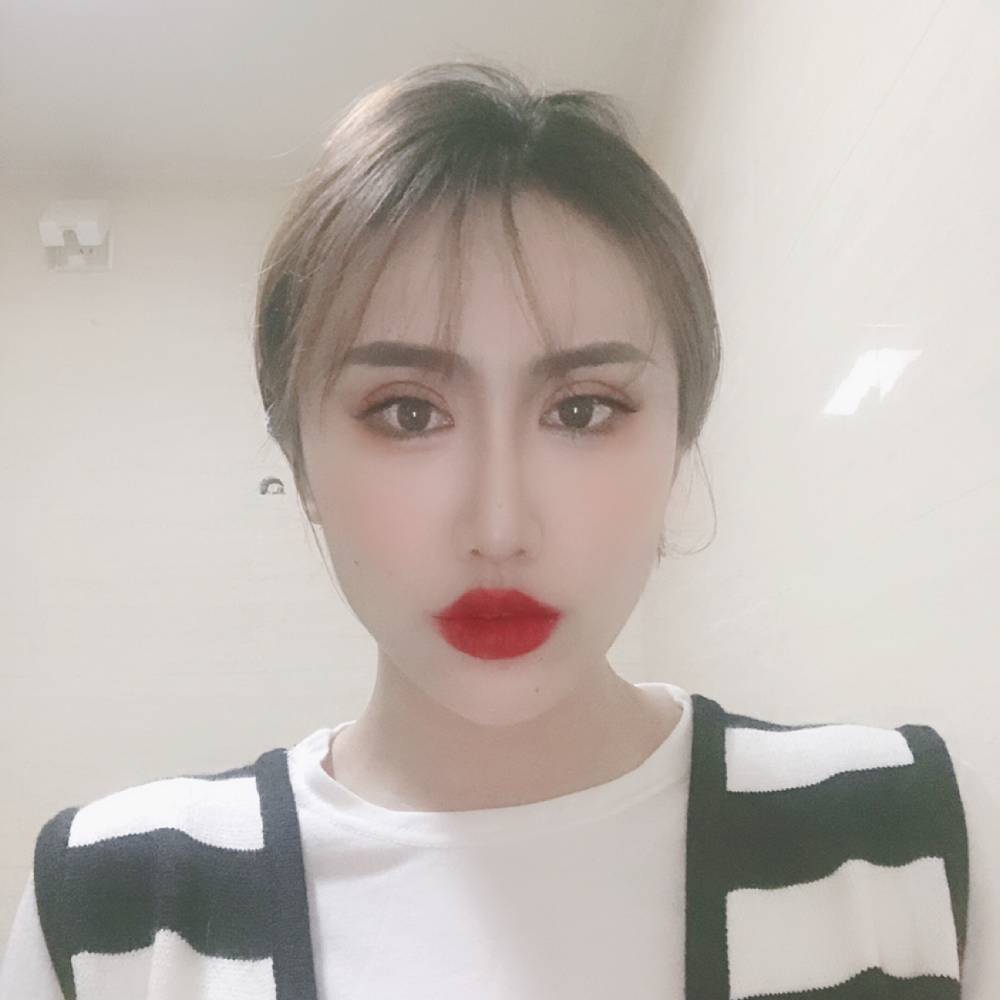 小张笑起来超甜的照片