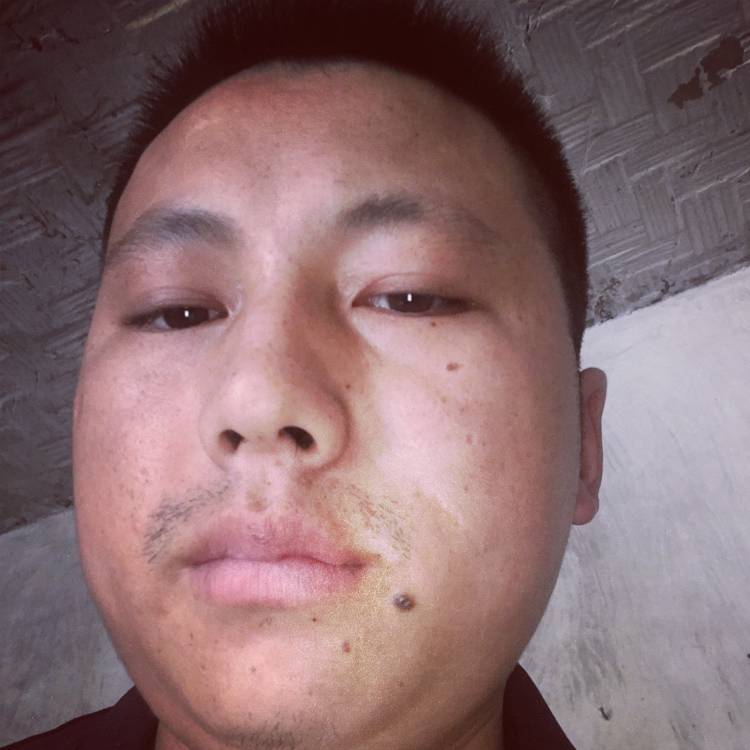 墨镜还认真的照片