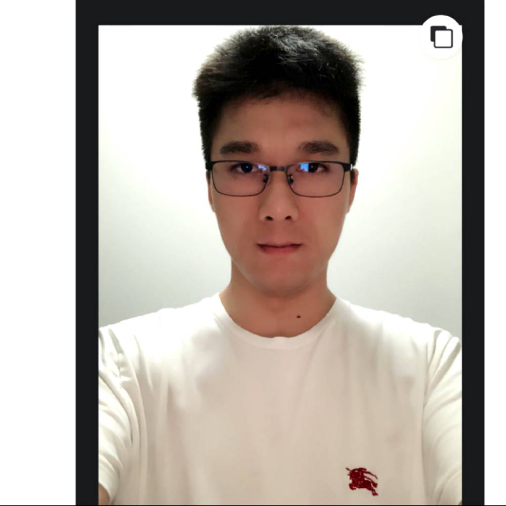 蓝天跳跃的照片